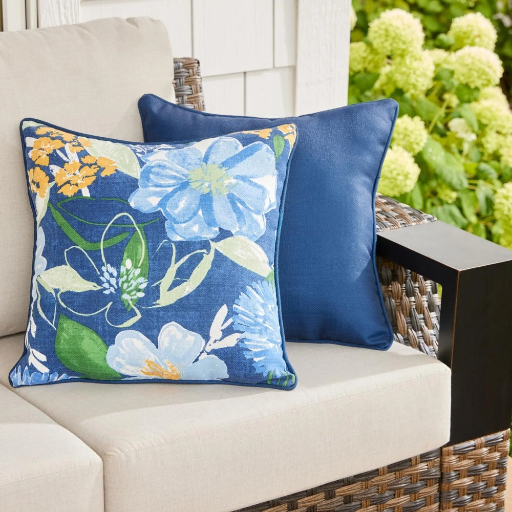 18”x18” Outdoor Throw Pillow Cushion – Water-Resistant, Fade-Resistant Polyester Cover – Classic Decorative Accent for Patio, Garden, Balcony, or Indoor Spaces