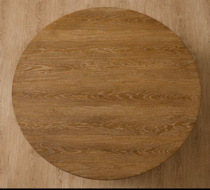 Willow Creek Round Pedestal Dining Table